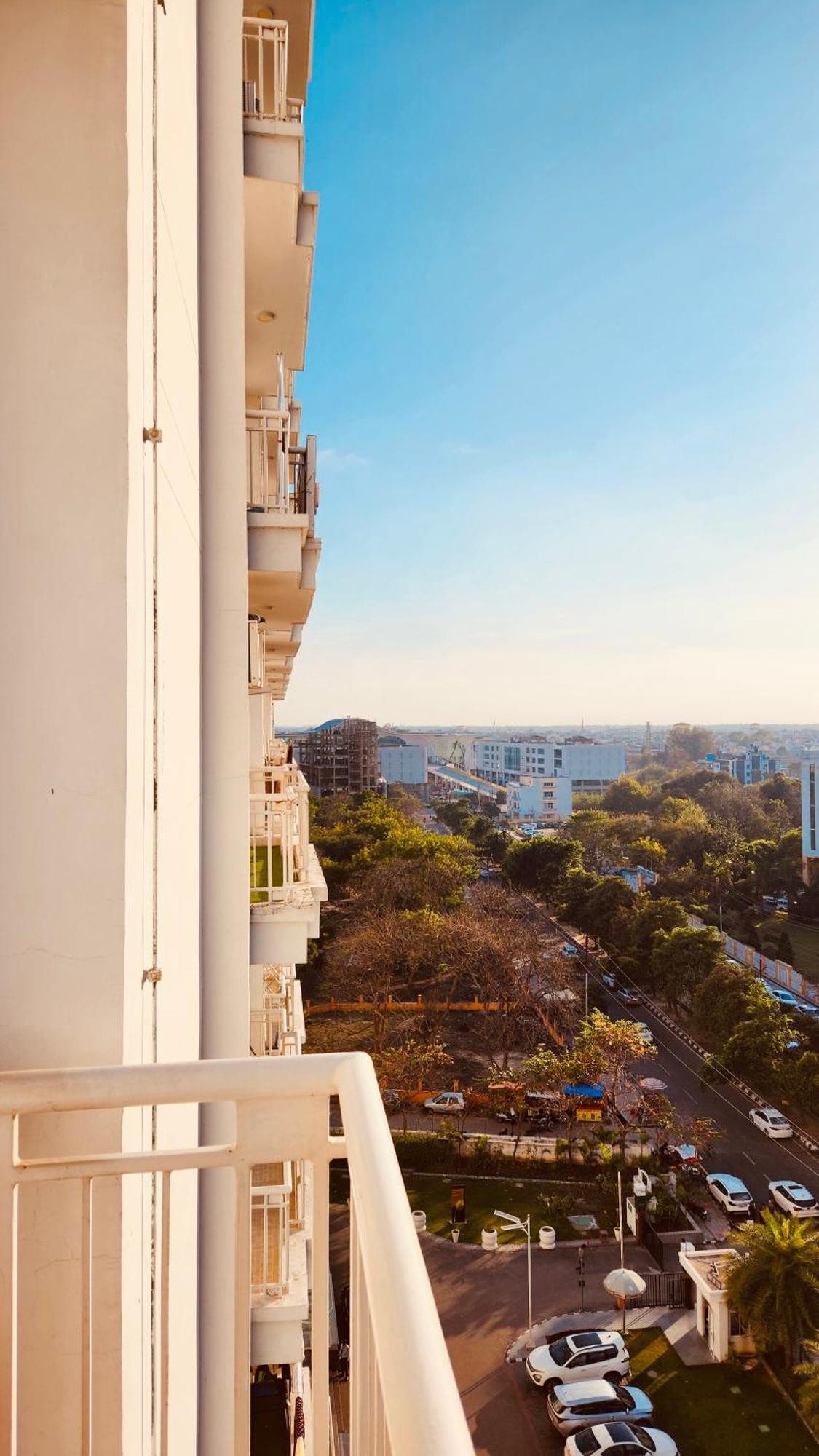 Armeria Dlf Mypad-808 * Lucknow